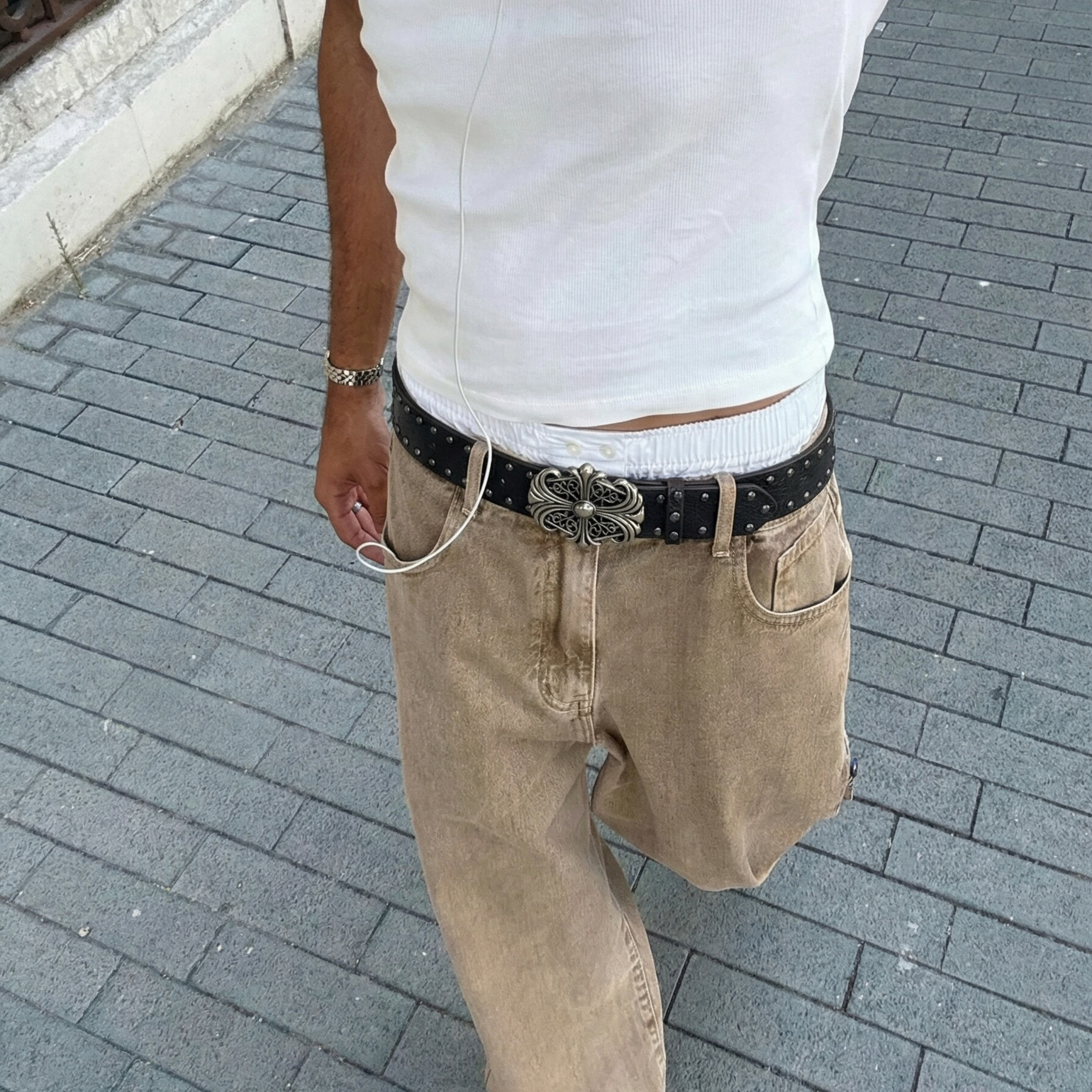 Retro Siyah Çapraz Perçinli Büyük Oyma Tokalı Deri Unisex Kemer