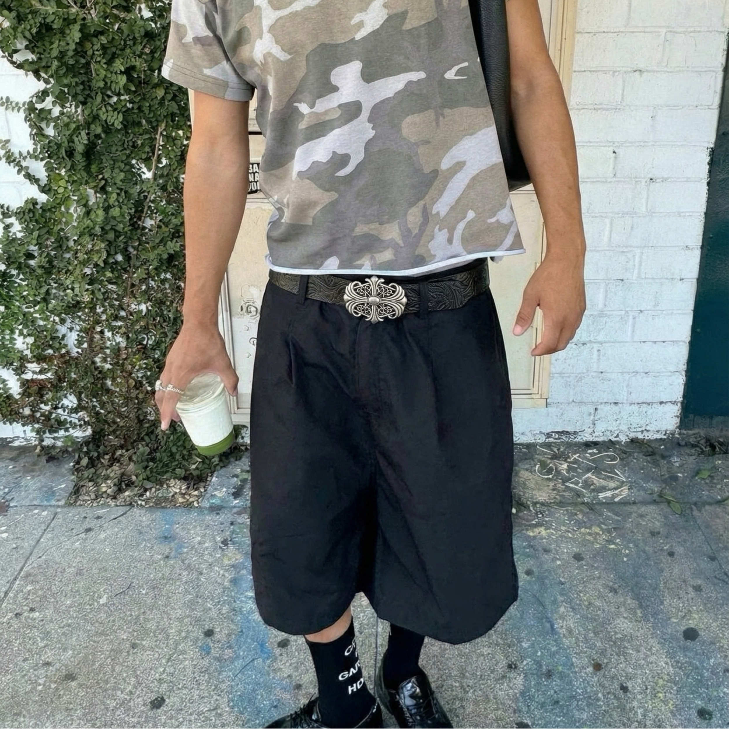Retro Siyah Çapraz Perçinli Çiçek Desenli Deri Unisex Kemer